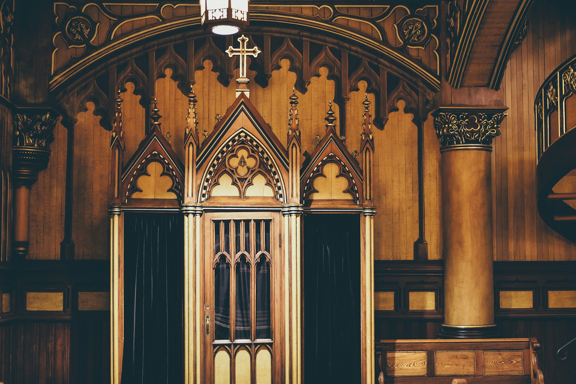 Governor Signs Law Forcing Priests to Break the Seal of Confession